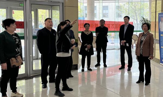 市北街道人大代表调研基层医养结合健康服务发展情况